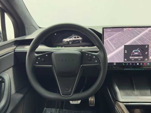 Used 2024 Tesla Model X image 23