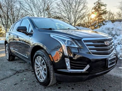 Used 2017 Cadillac XT5 Luxury image 3