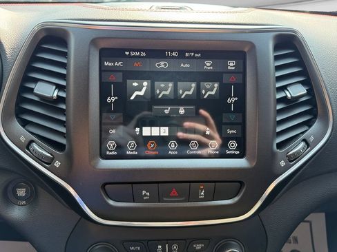 Used 2021 Jeep Cherokee Trailhawk w/ Comfort/Convenience Group AWD/4WD image 17