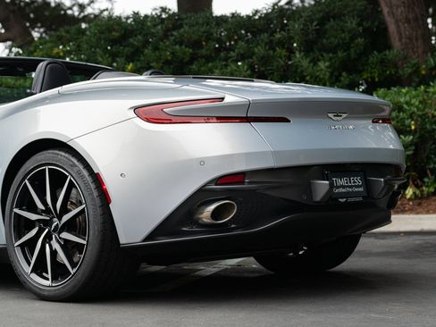 Used 2020 Aston Martin DB11 Volante RWD image 12