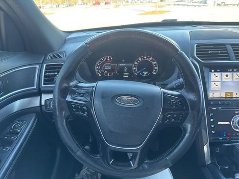 Used 2017 Ford Explorer Platinum AWD/4WD image 6