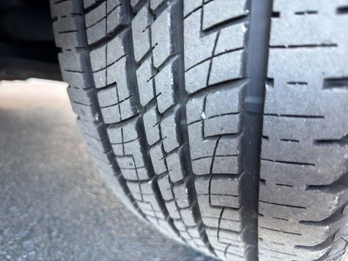 Used 2017 Ford Explorer XLT image 6