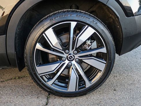 Used 2021 Volvo XC40 P8 Recharge w/ Advanced Package image 10