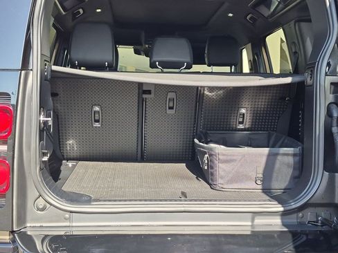 Certified 2024 Land Rover Defender 110 X-Dynamic SE AWD/4WD image 24