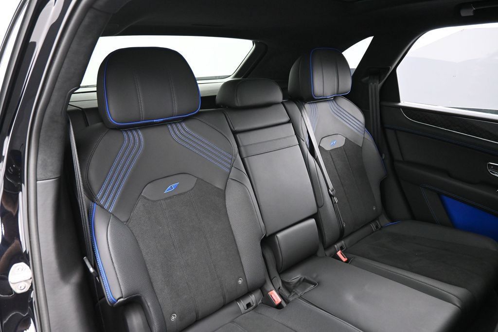 Certified 2025 Bentley Bentayga AWD/4WD image 28