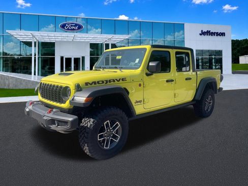Used 2024 Jeep Gladiator Mojave w/ Convenience Group AWD/4WD image 3