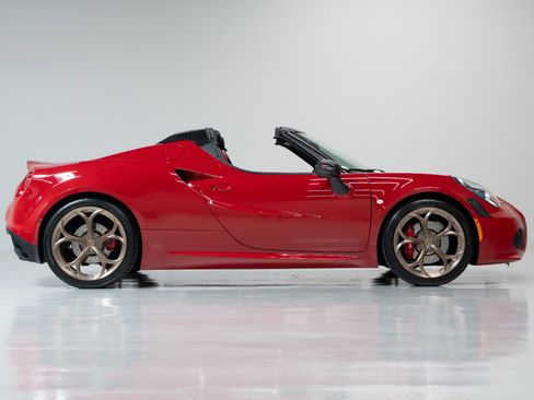 Used 2018 Alfa Romeo 4C Spider image 4