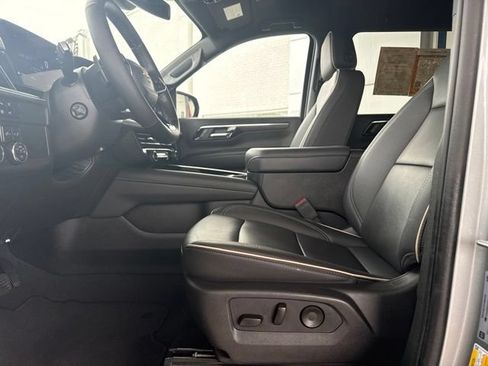 Used 2025 Chevrolet Suburban Premier AWD/4WD image 15