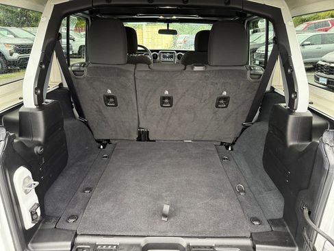 Used 2022 Jeep Wrangler Unlimited Sport image 21