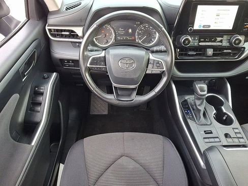 Used 2024 Toyota Highlander LE image 12