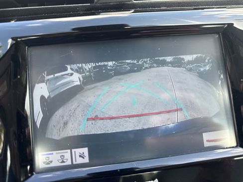 Used 2020 Toyota Camry SE w/ Convenience Package image 17