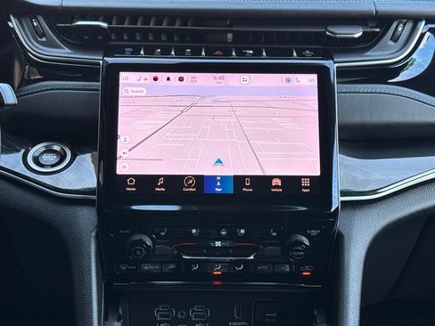Certified 2022 Jeep Grand Cherokee Trailhawk w/ Luxury Tech Group III AWD/4WD image 23