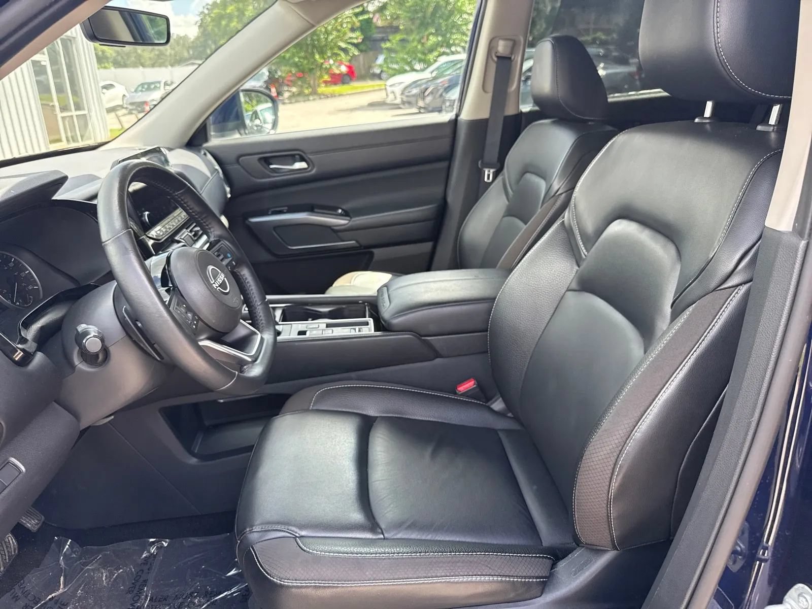 Used 2023 Nissan Pathfinder SL FWD image 12