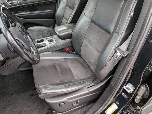 Used 2022 Jeep Grand Cherokee Laredo X AWD/4WD image 24