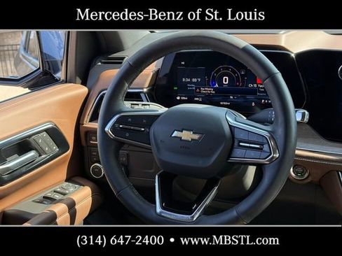 Used 2025 Chevrolet Tahoe High Country AWD/4WD image 12