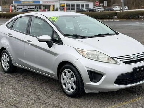 Used 2012 Ford Fiesta SE w/ Winter Pkg image 9