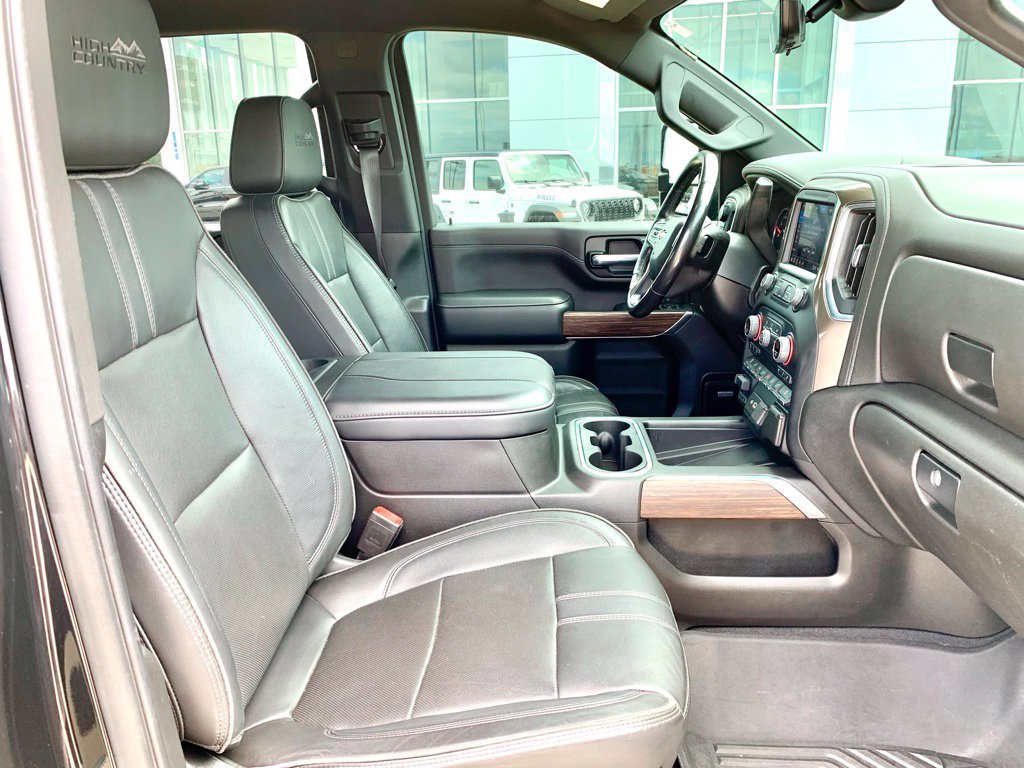 Used 2023 Chevrolet Silverado 2500 High Country w/ Technology Package AWD/4WD image 30