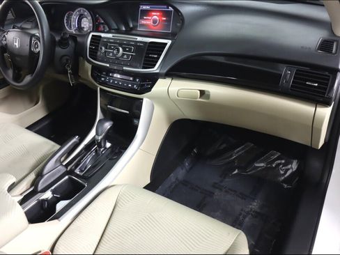 Used 2017 Honda Accord LX image 33