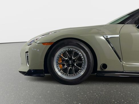 Used 2021 Nissan GT-R Premium AWD/4WD image 18