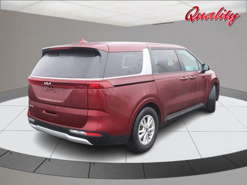 Used 2024 Kia Carnival LX image 3