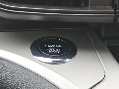 Used 2024 Ford Explorer XLT RWD image 19
