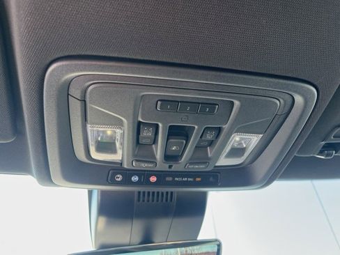Used 2025 Chevrolet Silverado 1500 ZR2 w/ Technology Package image 34