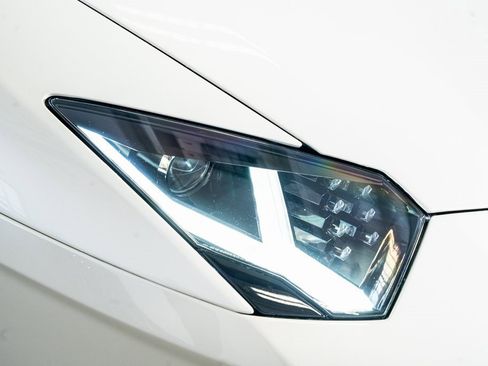 Used 2017 Lamborghini Aventador S image 19