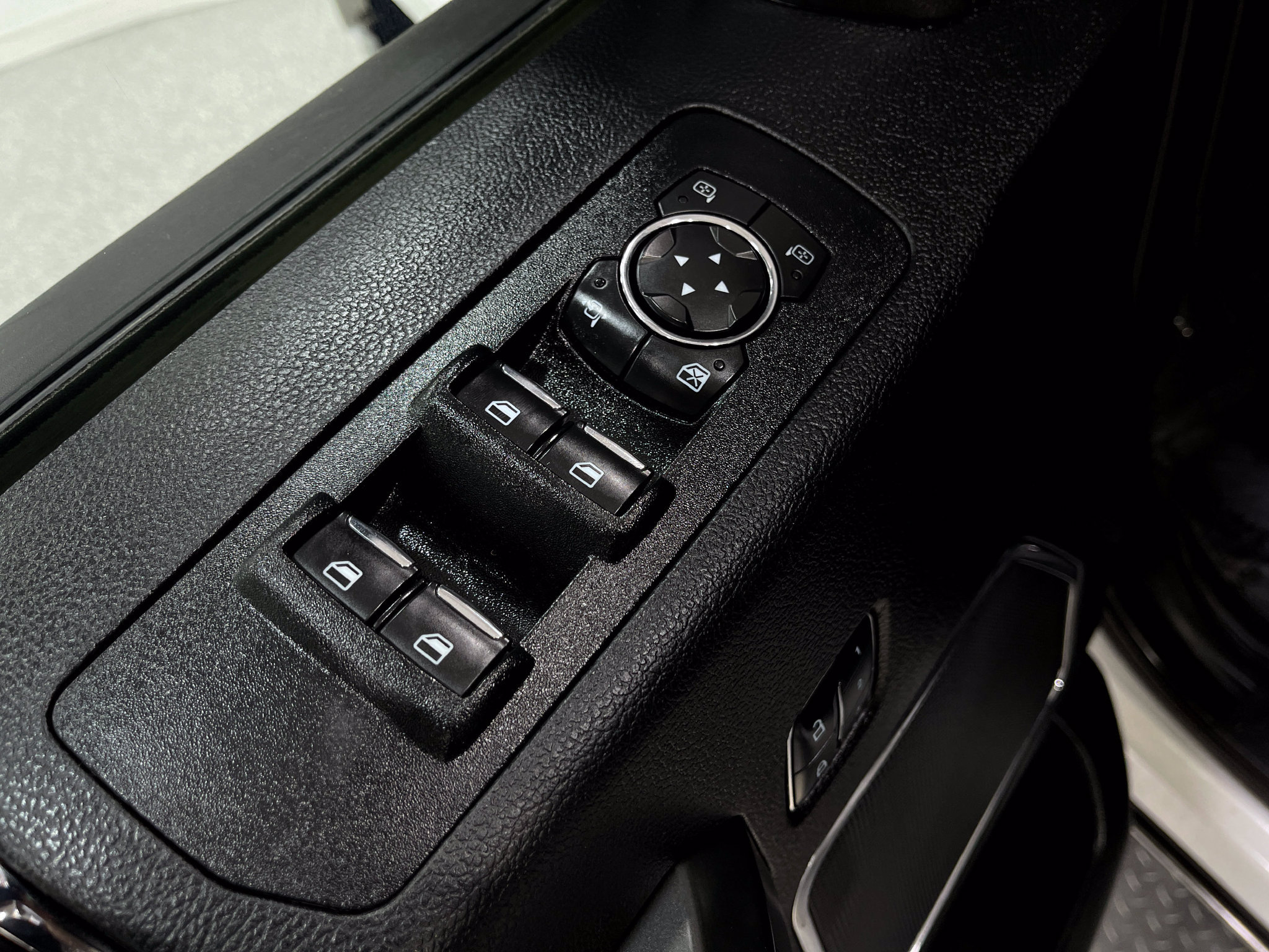 Used 2018 Ford F150 Lariat w/ Equipment Group 502A Luxury AWD/4WD image 15