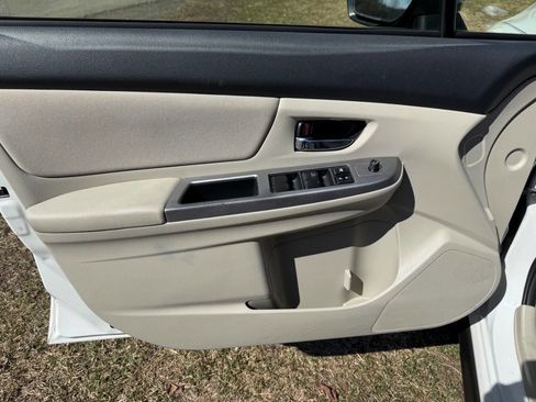 Used 2014 Subaru Crosstrek 2.0i Premium image 8