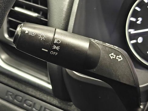 Used 2023 Nissan Rogue S image 37