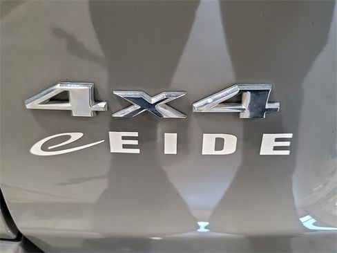 Used 2020 Jeep Cherokee Limited image 28