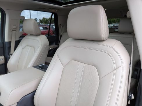 Used 2024 Ford Expedition Limited RWD image 15