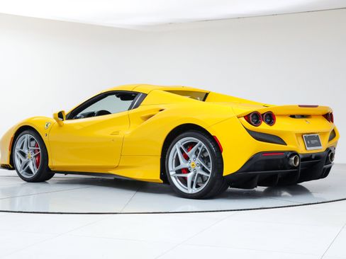 Certified 2022 Ferrari F8 Tributo image 9