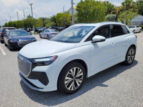 Used 2025 Audi Q4 e-tron Premium RWD image 3