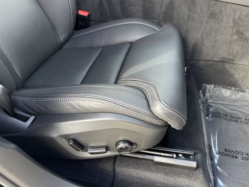 Used 2023 Volvo XC60 T8 Ultimate w/ Climate Package image 28