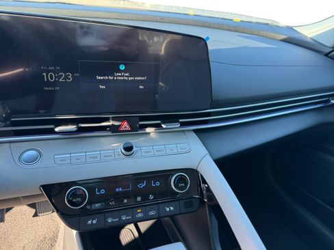 New 2025 Hyundai Elantra Limited image 12