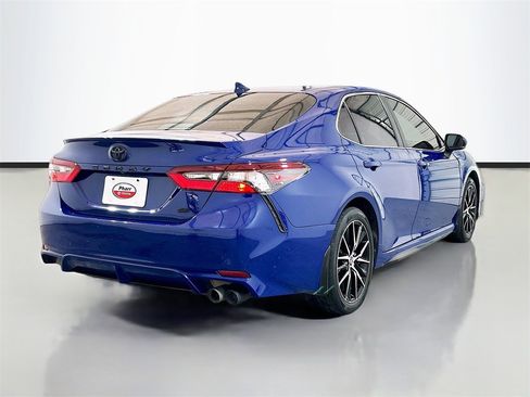 Used 2023 Toyota Camry SE image 4