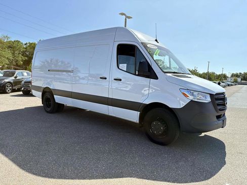 Used 2025 Mercedes-Benz Sprinter 3500 image 3