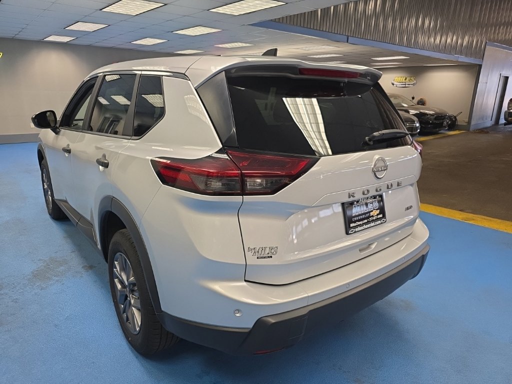 Used 2024 Nissan Rogue S AWD/4WD image 5