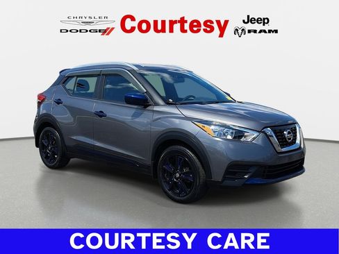 Used 2019 Nissan Kicks SV FWD image 1