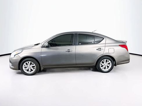Used 2016 Nissan Versa SV w/ SV Appearance Package image 3