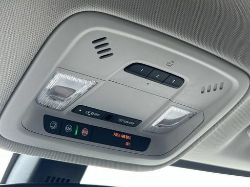 Used 2019 Chevrolet Traverse LT FWD image 32