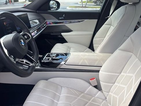 Used 2023 BMW 740i RWD image 10