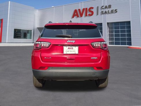 Used 2025 Jeep Compass Latitude w/ Sun & Sound Group AWD/4WD image 7