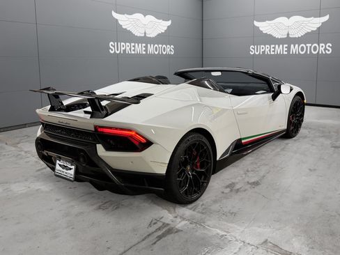 Used 2019 Lamborghini Huracan Performante AWD/4WD image 5