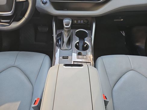 Used 2022 Toyota Highlander Limited FWD image 31