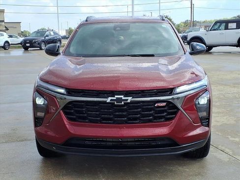 Used 2025 Chevrolet Trax RS image 8