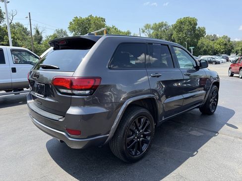 Used 2018 Jeep Grand Cherokee Altitude AWD/4WD image 8