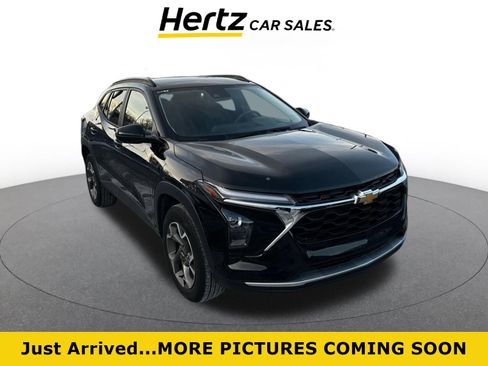 Used 2025 Chevrolet Trax LT image 1