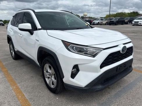 Used 2020 Toyota RAV4 XLE w/ XLE Grade Weather Package image 1